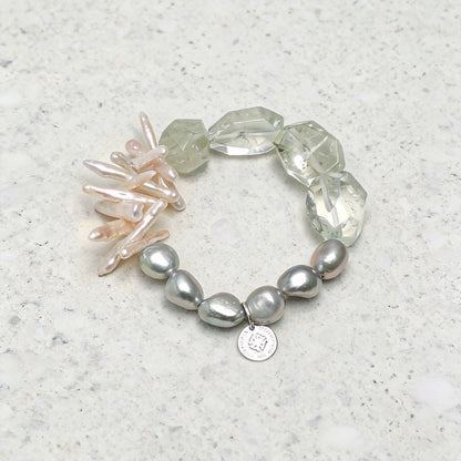 Elegant Green Quartz and Two-Tone Pearl Bracelet – Genuine Rice Pearl & Gray Pearl Beaded Stretch Band, Dainty Crystal Healing Jewelry for Women, Bridal or Birthday Gift